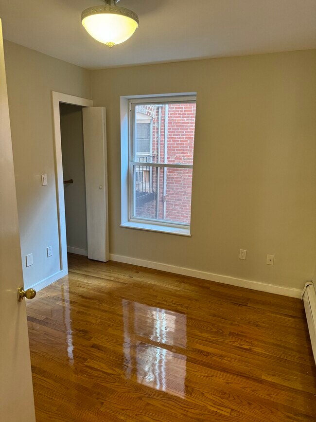 28 Fleet St unit 10, Boston, MA 02113 - photo 2