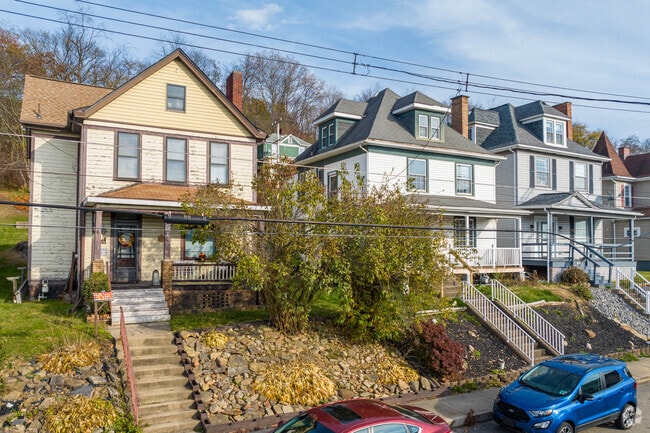 Single family homes make up most of Freedom.