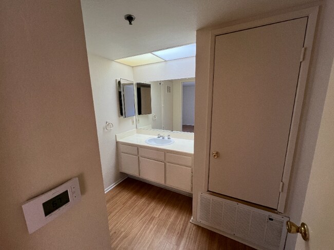 1517 Rock Glen Ave unit 209, Glendale, CA 91205 - photo 7