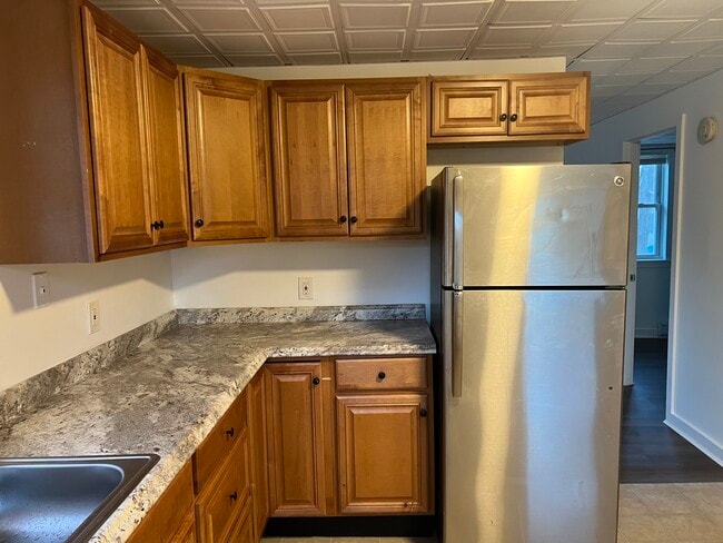 18 First St unit Apartment 4, Berwick, ME 03901 - photo 3