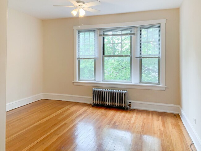 1607 W Berteau Ave unit 2, Chicago, IL 60613 - photo 4