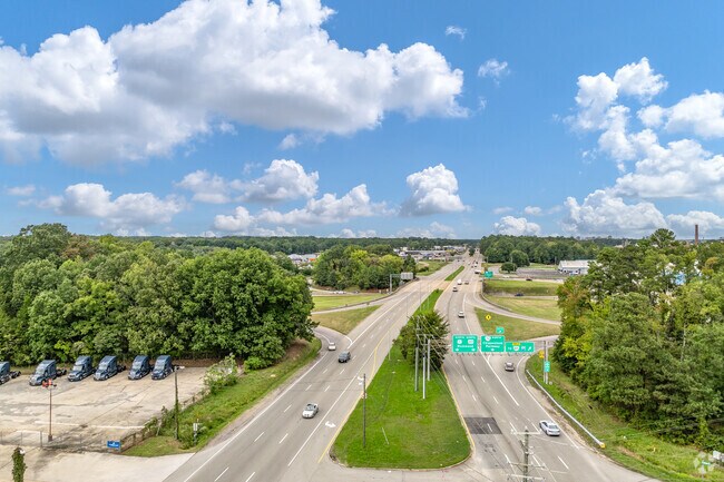 Chippenham Parkway and Jefferson Davis Highway offers a convenient commute to Bensley.