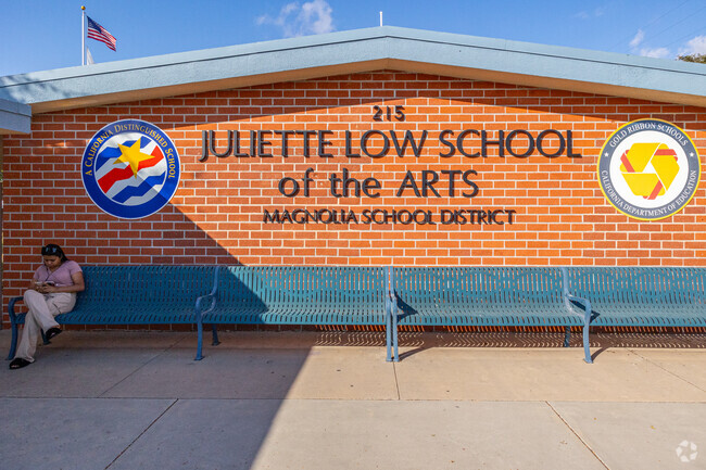 Juliette Low Elementary is a California Distinguished School.