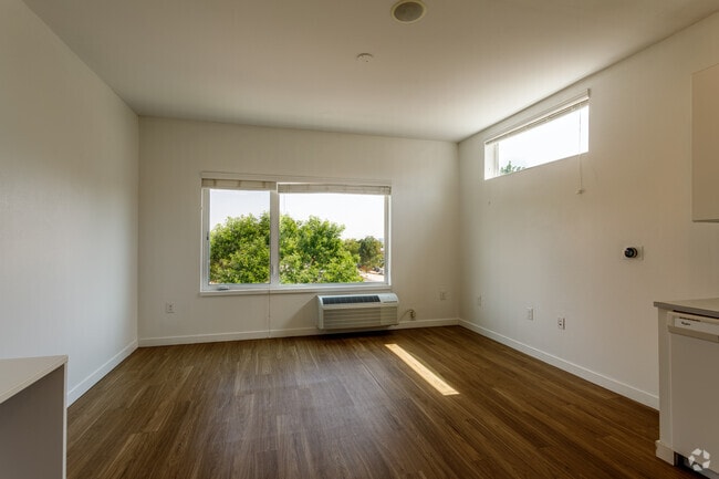 Studio - 390SF