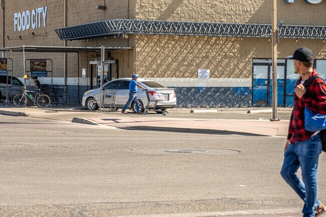 Food City in San Luis is a great place for anyone to grab fresh groceries.