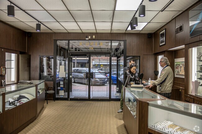 King's Jewelers has been known as 