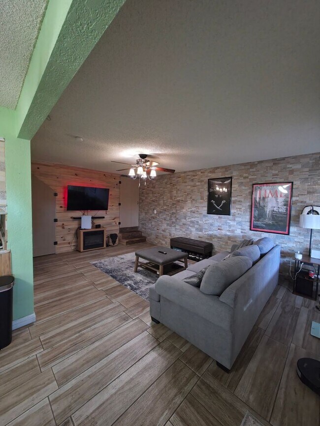 230 Shadybrook Ln, Las Vegas, NV 89107 - photo 7