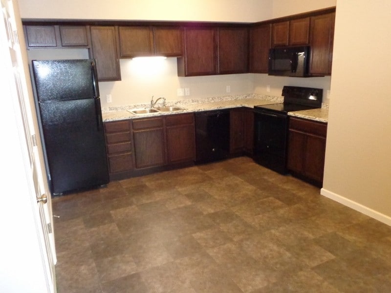 4002 University Ave unit 11, Waterloo, IA 50701 - photo 1