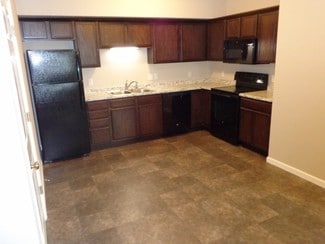 4002 University Ave Unit 6, Waterloo, IA 50701