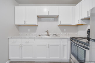 2010 Vine St, Green Bay, WI 54302