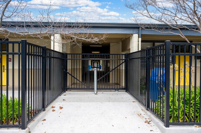 Roy Cloud Elementary School is a great place for new students in the Redwood City area.