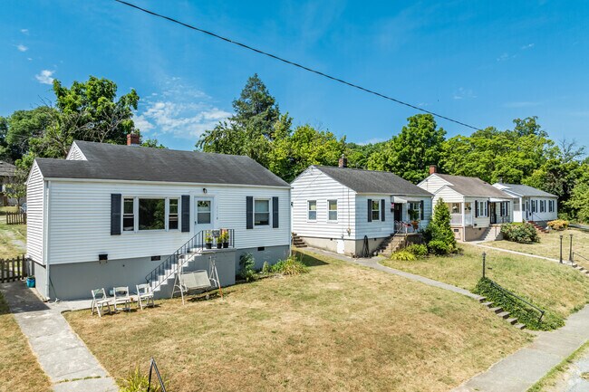 This cure row of bungalows sits directly across from the entrance to Wasena Park.
