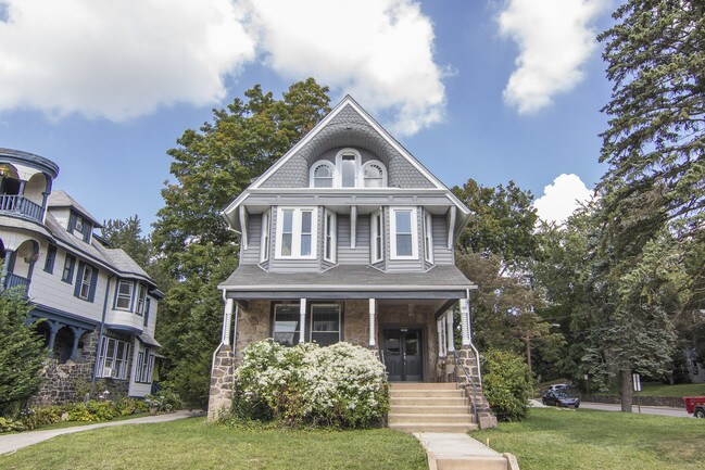 125 Windsor Ave unit First Floor, Narberth, PA 19072 - photo 3
