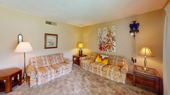 578 Midway Dr unit B, Ocala, FL 34472 - photo 2