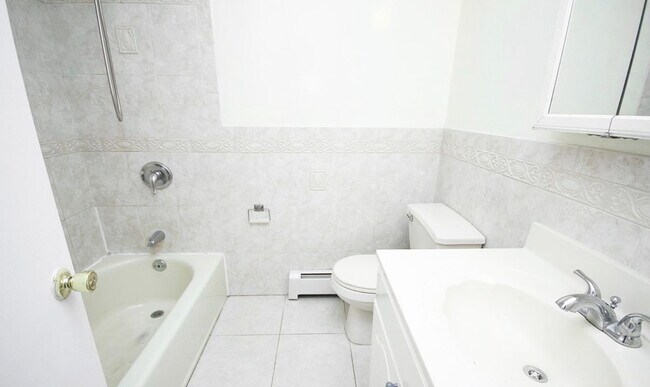3130 37th St unit 3, Astoria, NY 11103 - photo 5