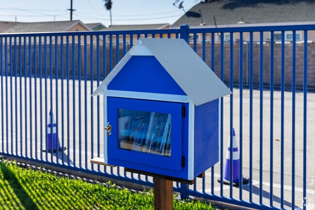 Little Library at Lincoln Elementary School.