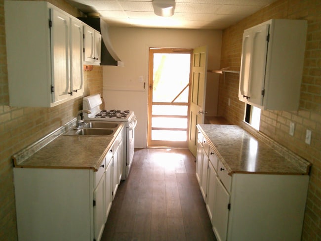 801 4th St unit 801 4th St Unit A, Seguin, TX 78155 - photo 6