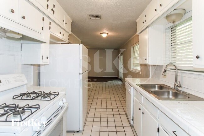 616 Pinto Ln, Saginaw, TX 76179 - photo 6