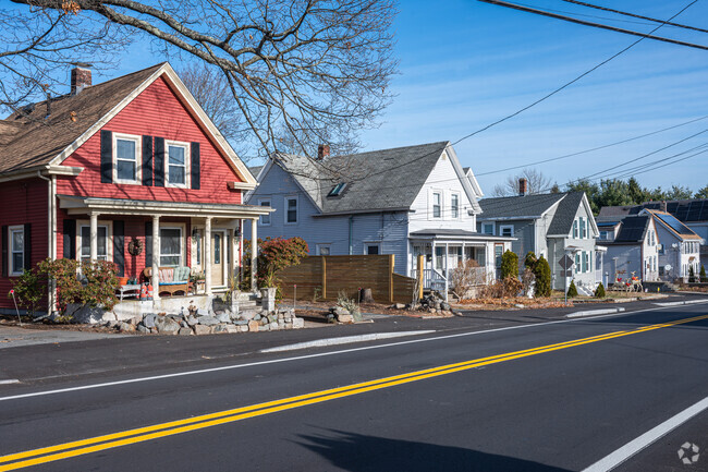 A row of New Englander homes line Warren St., leading to the heart of Downtown Randolph.