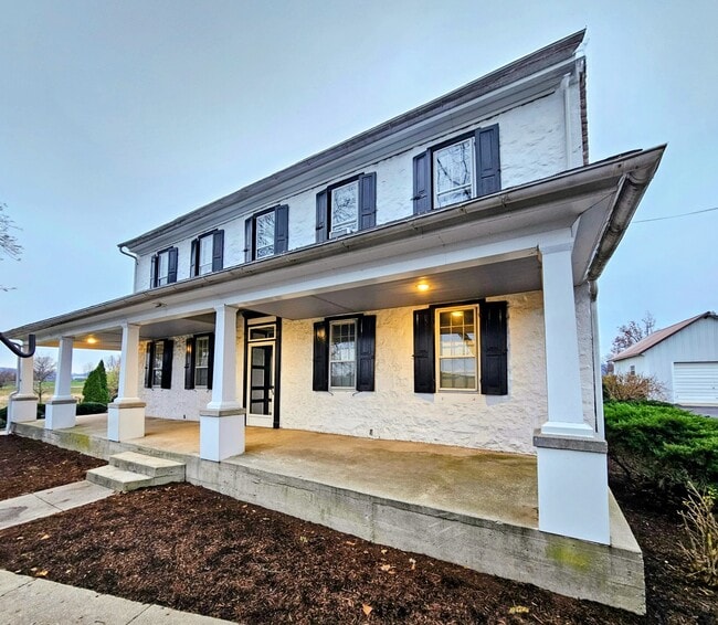 105 S Windy Mansion Rd, Reinholds, PA 17569 - photo 2