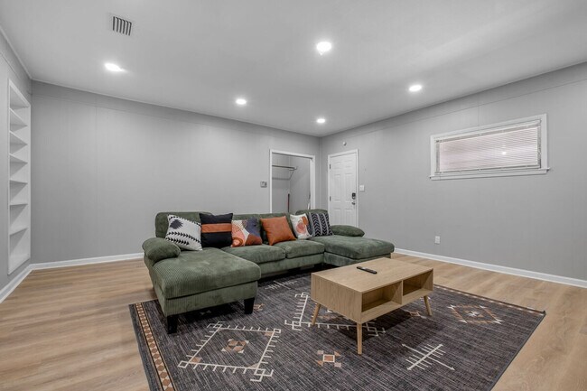 218 Cactus St unit ID1319918P, Tallahassee, FL 32304 - photo 2