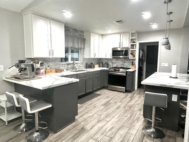 1511 Rawhide Dr, Henderson, NV 89002 - photo 3