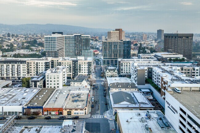Broadway-Valdez neighborhood is at the northwest tip of Lake Merritt .