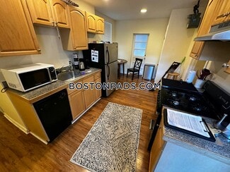 224 Hanover St Unit 10, Boston, MA 02113