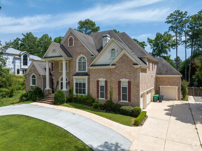 ITP Sandy Springs' Millennium Mansions offer plenty of space and proximity to great shopping.