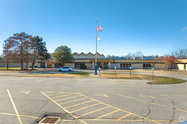Students at Cross Keys Middle School has a 10% reading proficiency according to Niche.