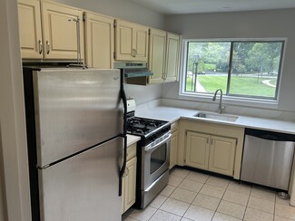 10613 Weymouth St 101, Bethesda, MD 20814