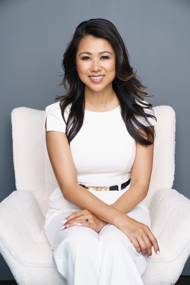 Helen Chong , CCIM