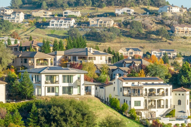 Homes in El Dorado Hills with an unobstructed view of Folsom Lake sell for a premium price.