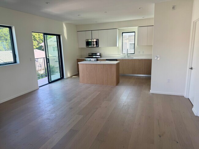 2520 5th St unit C, Santa Monica, CA 90405 - photo 3