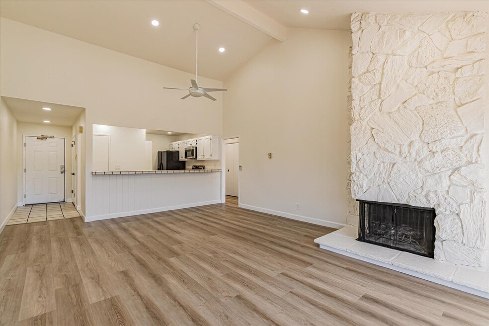 25700 University Ct unit 323, Hayward, CA 94542 - photo 1