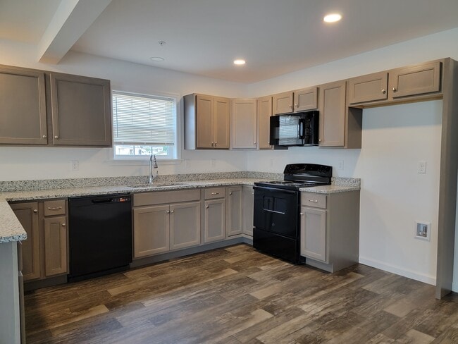 122 Robert Cir, Lebanon, PA 17046 - photo 2