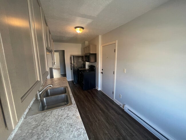 4133 S Dixie Dr unit 2, Moraine, OH 45439 - photo 2