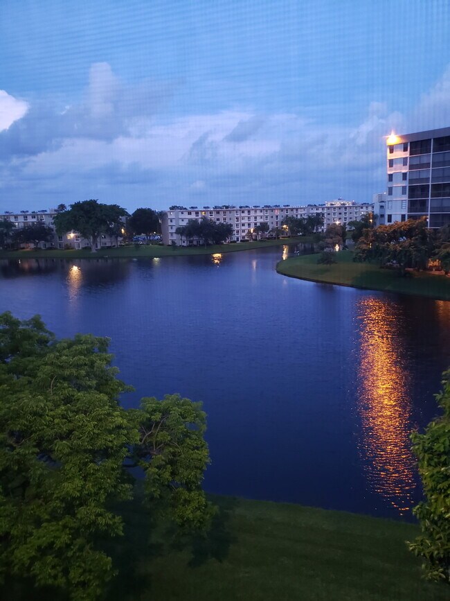 2222 N Cypress Bend Dr Unit 202, Pompano Beach, FL 33069