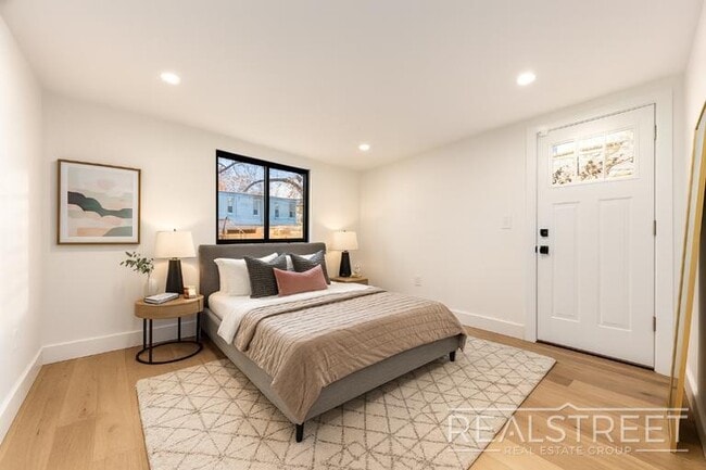 33 Pilling St, Brooklyn, NY 11207 - photo 2