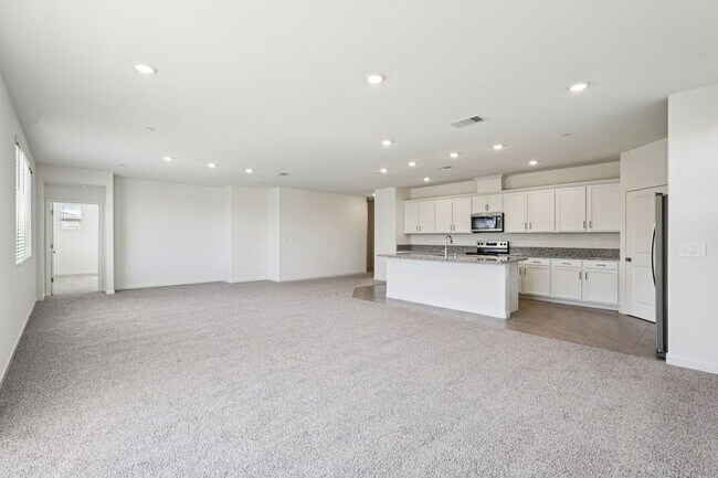 1421 Crispus St, Galt, CA 95632 - photo 5