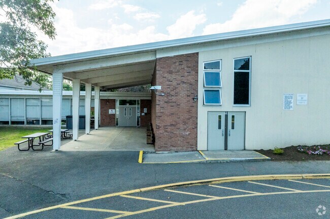 Ernest C. Myer School has 203 students  and 27% of students are at least proficient in math.