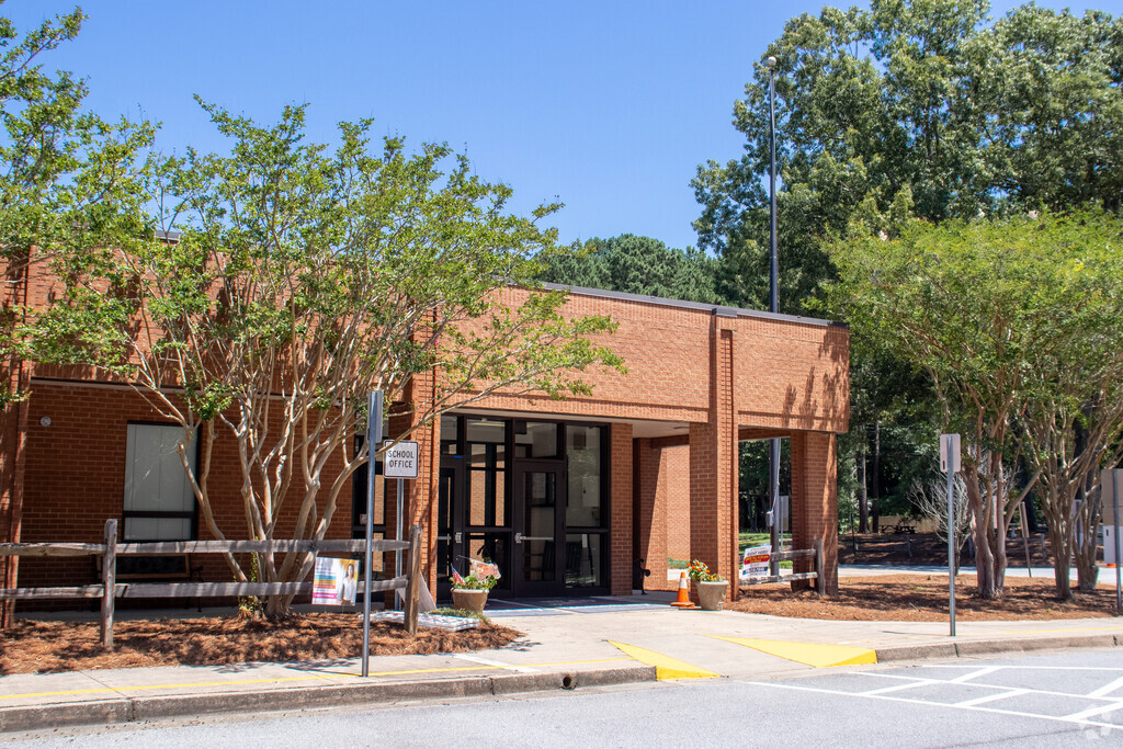 Main entrance to Head Elementary School in Smoke Rise, Lilburn GA