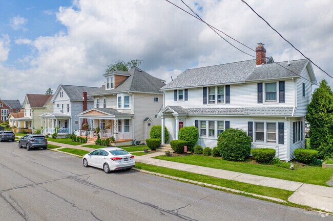 Colonial and Foursquare-style homes line the streets of Jim Thorpe.