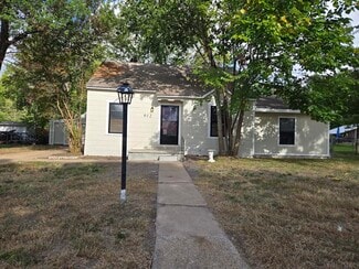 912 S Gordon St, Bryan, TX 77802