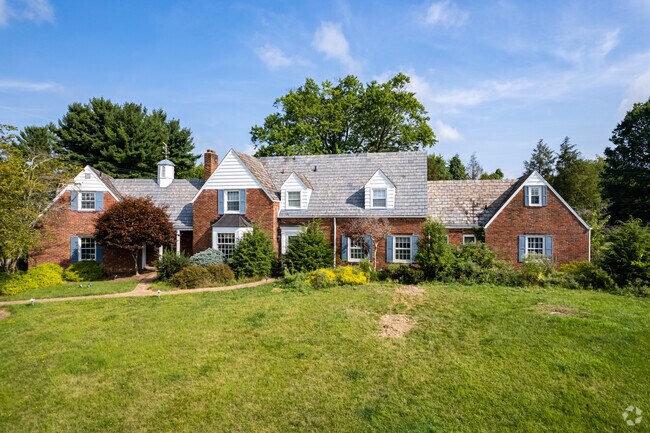 There are French provincial-style homes in Mount Vernon that look amazing.