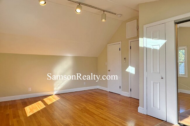 842 Oaklawn Ave unit 2, Cranston, RI 02920 - photo 5