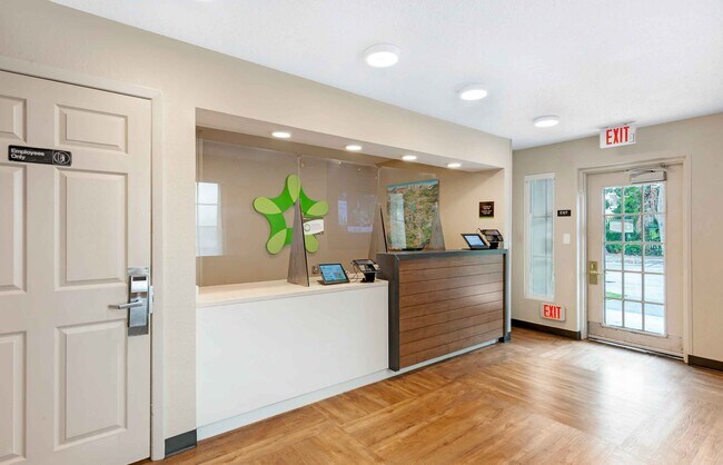 6605 NW 7th St, Miami, FL 33126 - photo 3