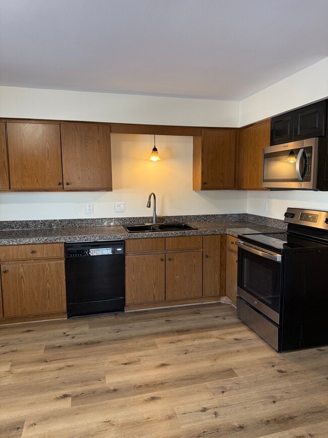 440 Hi View Dr unit 450, Brookfield, WI 53045 - photo 4