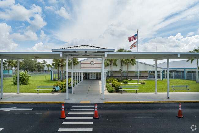Mariner Middle School is a B rated school with 950 students and a 19:1 student to teacher ratio.