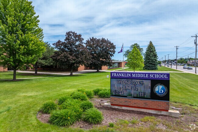 Franklin Middle School has a student-teacher ratio of 11 to 1.